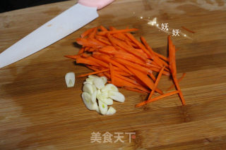 #懒人快手餐#家常炒河粉的做法步骤：2