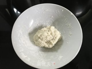黑芝麻红薯扭扭面包的做法步骤：2