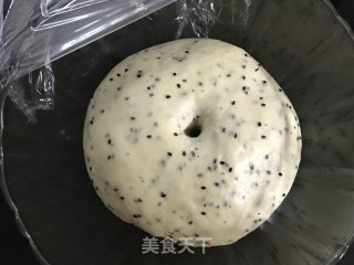 黑芝麻红薯扭扭面包的做法步骤：6