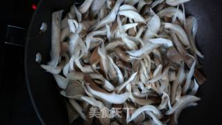 油炸鲜蘑的做法步骤：2