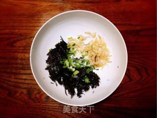 鲜肉馄饨的做法步骤：1
