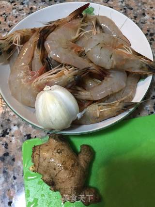 油焖大虾的做法步骤：1