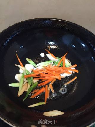 青蒜炒沙虫的做法步骤：4
