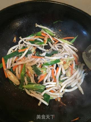 青蒜炒沙虫的做法步骤：7