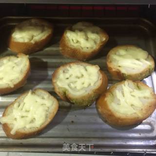 芝士烤虾法棒片的做法步骤：4