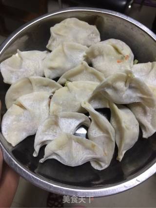 红油水饺的做法步骤：1
