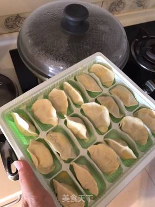 红油水饺的做法步骤：2