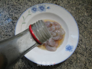 鸡蛋番茄虾仁汤的做法步骤：2