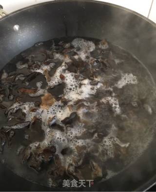 肉片炒木耳的做法步骤：3