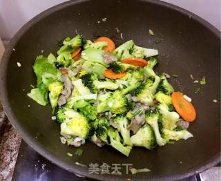 蒜香西兰花的做法步骤：7