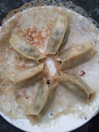 香菇芹菜锅贴的做法步骤：12
