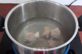 虫草花鸡腿炖汤的做法步骤：3