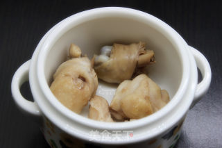 虫草花鸡腿炖汤的做法步骤：4