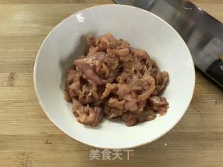 木耳炒肉片的做法步骤：3
