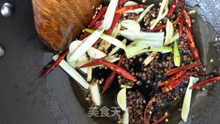 麻辣鱿鱼须子的做法步骤：5
