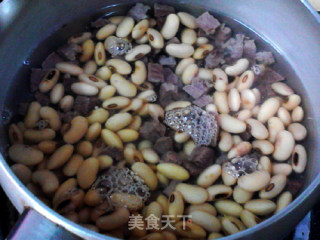 牛肉焖黄豆的做法步骤：5