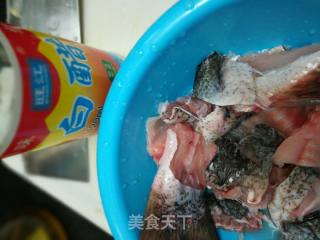 鲜鱼骨汤的做法步骤：2