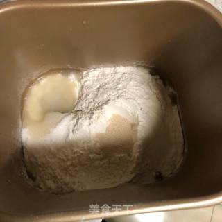 圣诞花环面包的做法步骤：1