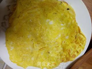 蛋炒饭甜筒的做法步骤：1