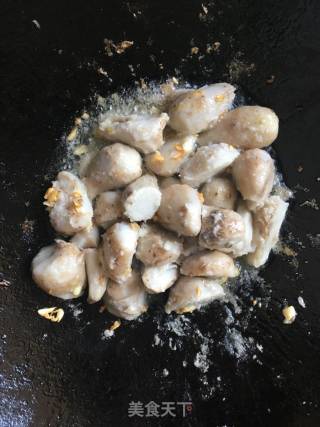 蒜花炒芋头的做法步骤：3