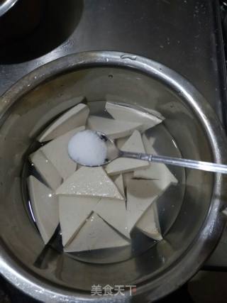 铁铲小葱豆腐的做法步骤：3