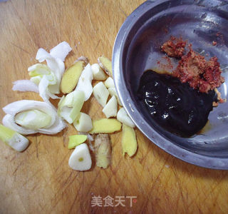 侉炖海鲶鱼的做法步骤：2