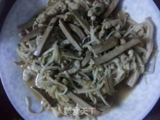 菌菇豆干炒肉丝的做法步骤：4