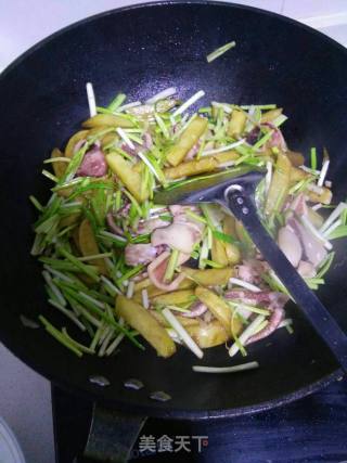 炒鱿鱼土豆条的做法步骤：6