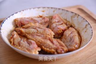 洋葱烤翅中的做法步骤：2