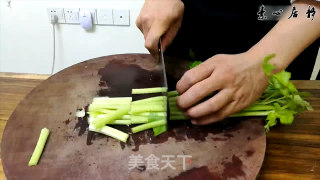 这是一盘不甘心做卤味的香干-庄青山的做法步骤：2