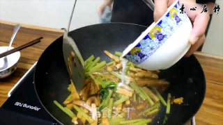 这是一盘不甘心做卤味的香干-庄青山的做法步骤：10