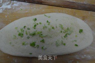 葱花五香锅盔的做法步骤：4
