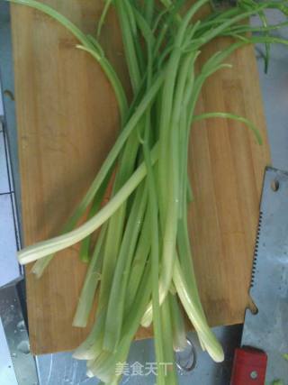 鸡蛋抱芹菜的做法步骤：1
