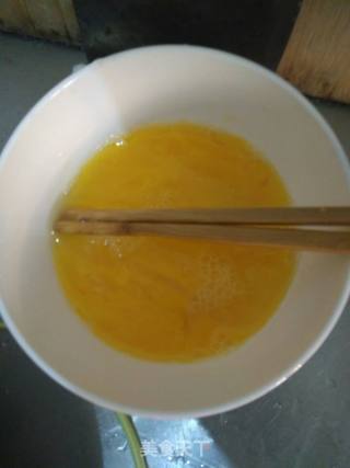 鸡蛋抱芹菜的做法步骤：2