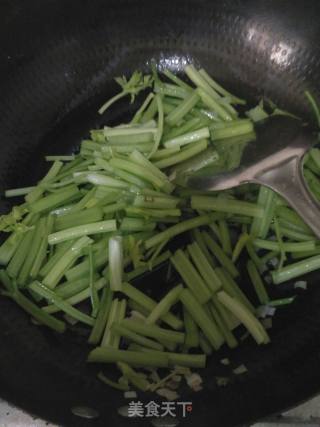 鸡蛋抱芹菜的做法步骤：5