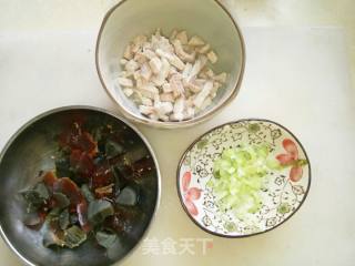 皮蛋瘦肉粥的做法步骤：2