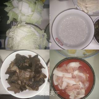 老厨帮菜：白菜木耳五花肉粉条的做法步骤：1