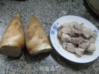 冬笋烧五花肉的做法步骤：1