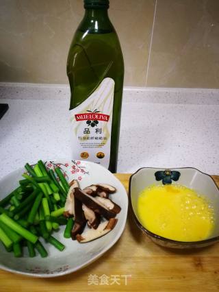 蒜苔炒鸡蛋的做法步骤：1