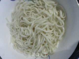 泡椒牛肉面的做法步骤：1