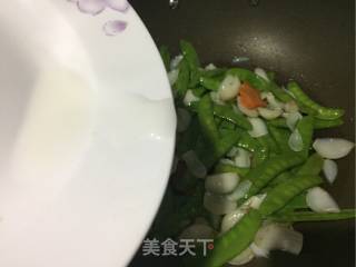 荷兰豆炒百合的做法步骤：7