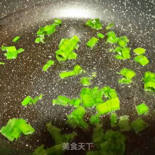 茼蒿炒小豆腐的做法步骤：2