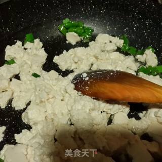 茼蒿炒小豆腐的做法步骤：3