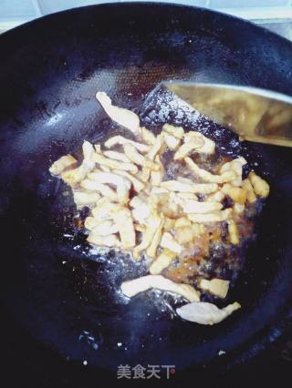 尖椒肉丝炒豆干的做法步骤：3