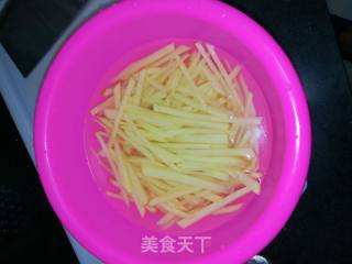 酸辣土豆丝的做法步骤：2