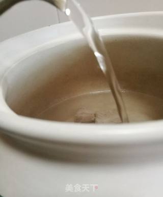 蟹味菇排骨汤的做法步骤：3