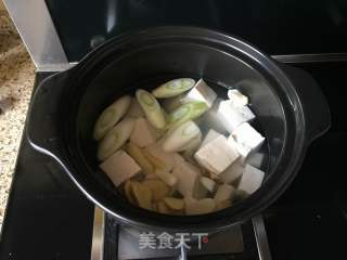砂锅奶白鲫鱼豆腐汤的做法步骤：9