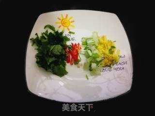 馄饨皮儿做的——酸汤面叶儿的做法步骤：1