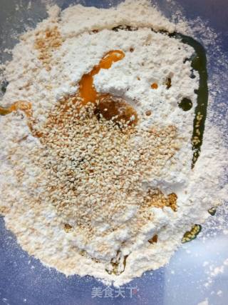 #烤箱美食#孜然芝麻脆饼的做法步骤：1
