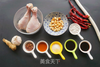宫保鸡丁的做法步骤：1